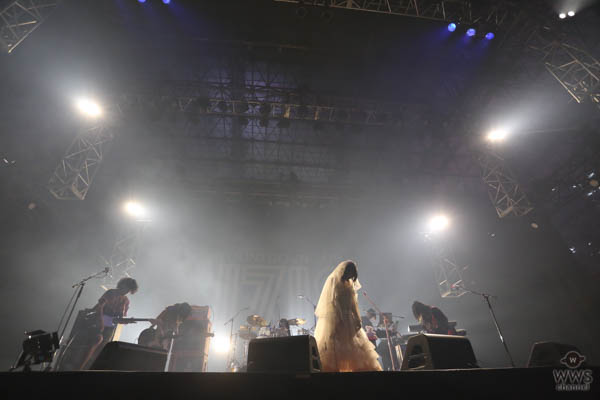 【ライブレポート】大森靖子がCOUNTDOWN JAPAN 17/18の2日目に登場！ 心にグサリと刺さる曲とメッセージで力強いステージを展開。