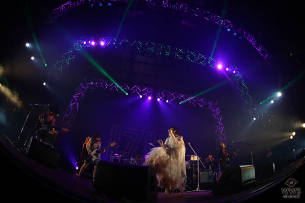 【ライブレポート】大森靖子がCOUNTDOWN JAPAN 17/18の2日目に登場！ 心にグサリと刺さる曲とメッセージで力強いステージを展開。