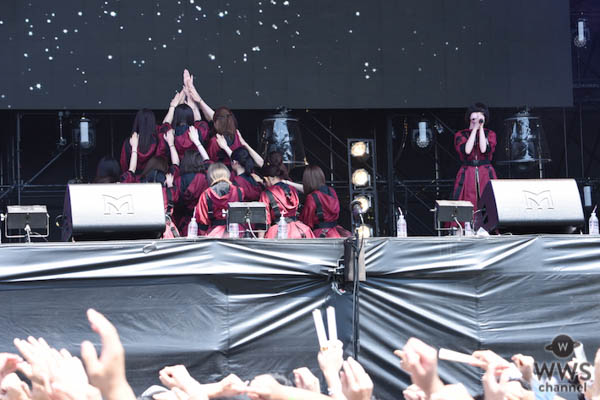 【ライブレポート】欅坂46が赤の新衣装でトップバッターで登場！名曲『二人セゾン』からライブスタート！〈ROCK IN JAPAN FESTIVAL 2018 width=