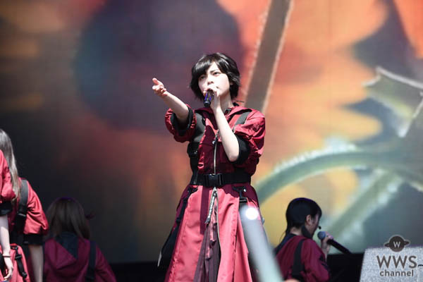 【ライブレポート】欅坂46が赤の新衣装でトップバッターで登場！名曲『二人セゾン』からライブスタート！〈ROCK IN JAPAN FESTIVAL 2018 width=