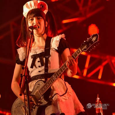 【サマーソニック レポート】メイド姿の5人組ガールズロック・バンド、BAND-MAIDが、2年連続出演のサマソニで魅せた、ハードロック6連発！「ようこそバンドメイドのお給仕へ！」