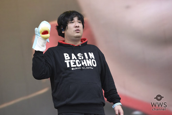 【ライブレポート】岡崎体育がGRASS STAGEにトップバッターとして登場！観客の多さに感激しながらも『感情のピクセル』含む10曲披露！＜ROCK IN JAPAN FESTIVAL 2018＞