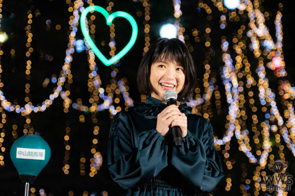 【動画】川島海荷がJRAカラーのグリーンのドレスで中山競馬場に登場！ 「クリスマスは友達とケーキを食べます」