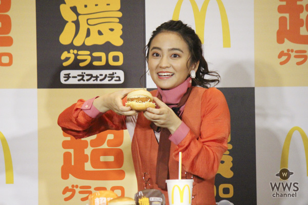 女優・岡田結実のマクドナルド会見に蝶野正洋が乱入！タッグで新商品をPR！