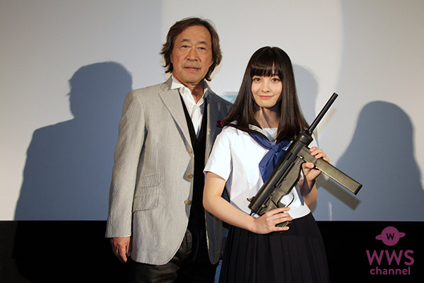 橋本環奈、恩師・武田鉄矢へ明太子バレンタインチョコをサプライズプレゼント！！　映画『セーラー服と機関銃 -卒業-』舞台挨拶を実施！