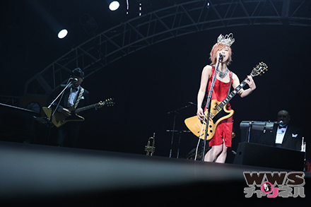 【ライブレポート】椎名林檎が『NIPPON』で拡声器で歌うパフォーマンスを披露！テレビ朝日ドリームフェスティバル2015に出演！