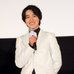 二階堂ふみと山﨑賢人が劇場を恋愛成就のパワースポットに！？ハートの南京錠に願いを掛ける！