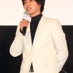 二階堂ふみと山﨑賢人が劇場を恋愛成就のパワースポットに！？ハートの南京錠に願いを掛ける！
