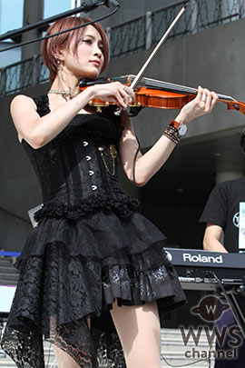 美し過ぎるヴァイオリニスト・Ayasaがお台場野外ステージでオーディエンスを魅了！