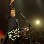 【ライブレポート】布袋寅泰が35周年全国ホールツアー初日公演を開催！「今日はツアーファイナルじゃないよね？それぐらい熱いね！」