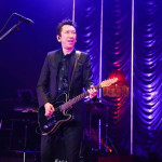 【ライブレポート】布袋寅泰が35周年全国ホールツアー初日公演を開催！「今日はツアーファイナルじゃないよね？それぐらい熱いね！」