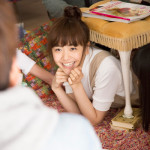 土屋太鳳、松井愛莉、広瀬すずがCM撮影で雨の中、体を寄せ合い大はしゃぎ！CMソングはコブクロの書き下ろし！