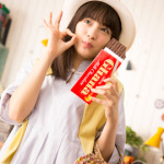 土屋太鳳、松井愛莉、広瀬すずがCM撮影で雨の中、体を寄せ合い大はしゃぎ！CMソングはコブクロの書き下ろし！
