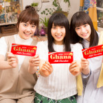 土屋太鳳、松井愛莉、広瀬すずがCM撮影で雨の中、体を寄せ合い大はしゃぎ！CMソングはコブクロの書き下ろし！