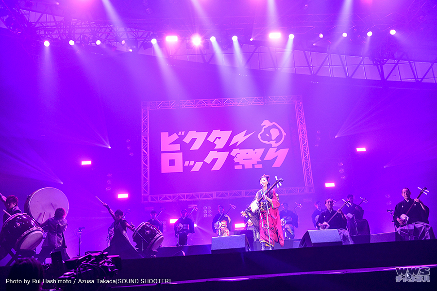 【ビクターロック祭り2015】サプライズゲストで演歌歌手・長山洋子がサングラスで登場！