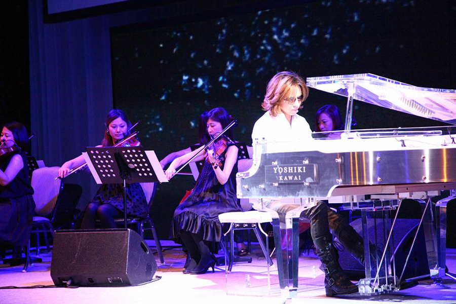 X JAPAN YOSHIKIが「Forever Love」を披露 Customer Company Tour Japan 2013