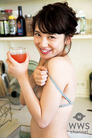 都丸紗也華がファースト写真集 『とまるまる』でSEXYすぎる初の手ブラショットを披露！新宿でお渡し会イベント開催！