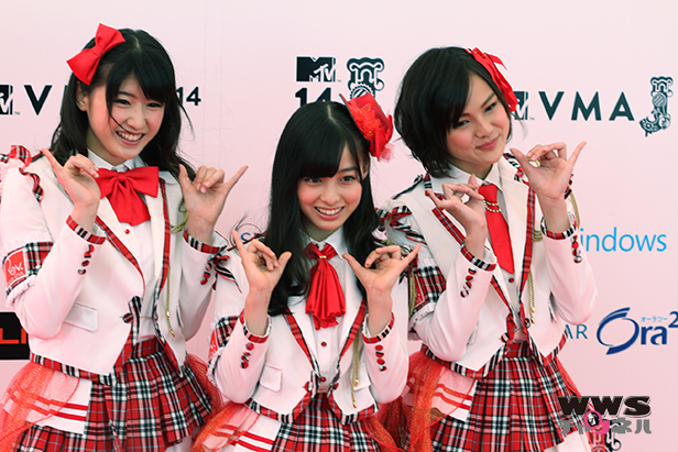 【VMAJ2014】「天使すぎるアイドル」橋本環奈が所属するアイドルグループRev.from DVLがレッドカーペットに登場！