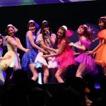【ライブレポート】PASSPO☆が@JAM EXPO初日に大歓声の観客と共にノンストップ・フライトで初日のブルーベリーステージを締めくくる！