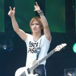 【ライブレポート】スーツ姿からパンツ一丁の筋肉美まで出血大サービス！ゴールデンボンバー登場！