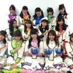 SUPER☆GiRLSが前作「ラブサマ!!!」らのゴールドディスクのトロフィーと記念撮影！「過去3作認定していただけて本当に光栄」