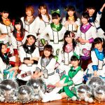 SUPER☆GiRLSが前作「ラブサマ!!!」らのゴールドディスクのトロフィーと記念撮影！「過去3作認定していただけて本当に光栄」