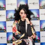 【動画】花魁姿がSEXYな三吉彩花にインタビュー！「ハロウィンでファッションショーはとても新鮮。」