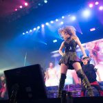 浜崎あゆみがSEXY過ぎる黒のミニスカで登場！ ファンクラブツアー熱狂のファイナル公演！