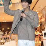 三代目JSB岩田剛典がサマンサタバサ 表参道 オープニングイベントの点灯式にサプライズで登場！