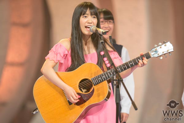 miwaが紅と白が融合した鮮やかなピンクのドレス姿でNHK紅白リハに登場！「みんなで一つになろう！」