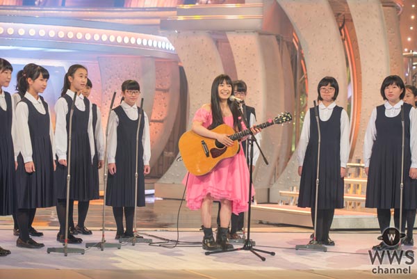 miwaが紅と白が融合した鮮やかなピンクのドレス姿でNHK紅白リハに登場！「みんなで一つになろう！」