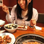牛角20周年最後の「肉の日」イベントで可愛いすぎる大食いアイドル・美和花樺が奮闘！？ わずか18秒で予約完売した伝説の290円「2.9キロ大食いチャレンジ」が復活し、2017年1月限定の新春メニューも登場！！