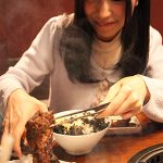 牛角20周年最後の「肉の日」イベントで可愛いすぎる大食いアイドル・美和花樺が奮闘！？ わずか18秒で予約完売した伝説の290円「2.9キロ大食いチャレンジ」が復活し、2017年1月限定の新春メニューも登場！！