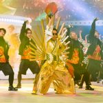 RADIO FISHの『PERFECT HUMAN』紅白Ver.は豪華絢爛！ド派手な演出！