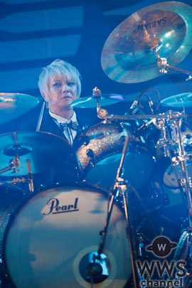 ヴィジュアル系バンドDECAYSが、COUNTDOWN JAPAN 16/17で妖艶なライブパフォーマンスを見せつける！