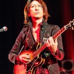 GLAY TAKUROの1stソロライブツアーにHISASHIがサプライズ登場！「音楽はやっぱり自由だ」