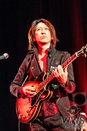 GLAY TAKUROの1stソロライブツアーにHISASHIがサプライズ登場！「音楽はやっぱり自由だ」