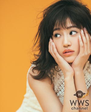 E-girls 藤井夏恋 が女性ファッション誌『ＪＪ』の表紙に登場！ 大胆な肩出しショットで、美肌があらわに ！『色んな自分に生まれ変わるような素の私を感じられる』