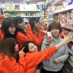 【独占レポ】ダイコクドラッグPRアイドル・DDプリンセスが1stアルバム『TSUBASA』の発売報告に店舗をまわる！