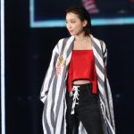 飯豊まりえがセクシーなへそ出しファッションで東京ガールズコレクション2017 S/Sに登場！