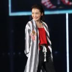 飯豊まりえがセクシーなへそ出しファッションで東京ガールズコレクション2017 S/Sに登場！