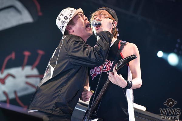 【ライブレポート】10-FEET・TAKUMA「行こうぜ、アポストロフィの向こうへ」ラストはタオルの花が会場いっぱいに乱れ咲き