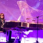 X JAPANのYOSHIKIが「新経済サミット2017」に出演！『Forever Love』のピアノ演奏後に小泉純一郎がサプライズ登場！