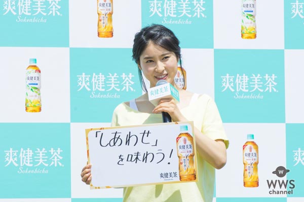 土屋太鳳が美しい健康的なポーズで新商品をPR！「爽健美茶に新しく麦茶が出たお（太鳳）」