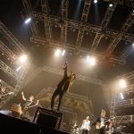 【ライブレポート】スガシカオと共にポルノグラフィティがスガの楽曲メドレーを披露！「やっぱり、やらんといかんでしょ。スガマニアを自称するならば」