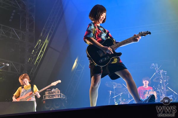 【ライブレポート】デビューと同じくVIVA LA ROCK出演4年目のSHISHAMOがついにStar STAGEに登場！熱い会場を盛り上げる！