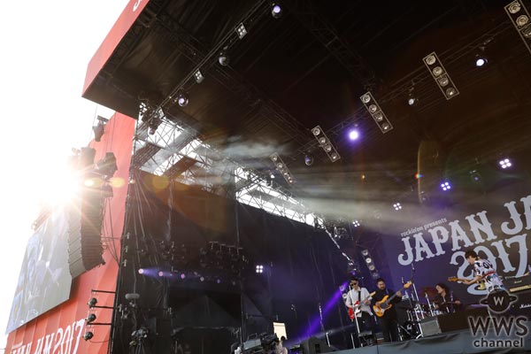 【ライブレポート】JAPAN JAM初日のSUNSET STAGEでZAZEN BOYSとLEO今井がスペシャルアクトを披露。ZAZEN BOYS独自の世界観に、LEO今井の個性が更なるエッセンスを付け加える。