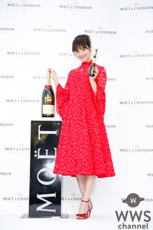 真っ赤にドレスアップした佐々木希が『MOET PARTY DAY 2017』オープニングセレモニーに登場！