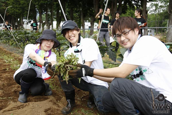 SPYAIRが福島市の農地ボランティア活動にサプライズで参加！自分の手で収穫した水ナスの味に大興奮！