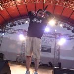 【ライブレポート】岡崎体育が興奮と爆笑の入り交じる熱狂ステージでメトロックを支配！「また来年・・・デカいステージでお会いしましょう！」